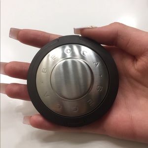 BECCA Highlighter Champagne pop